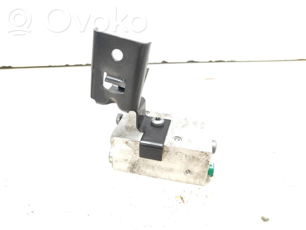 Volvo C70 Pagrindinis hidraulinis stogo cilindras 
