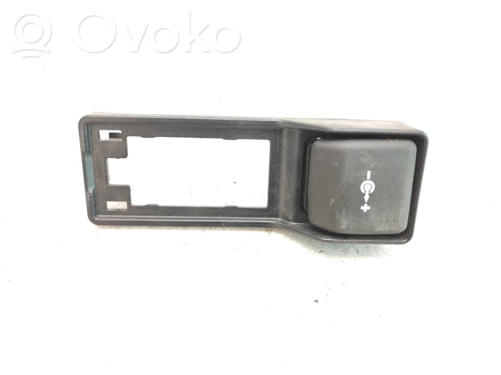 Enchufe de 12V (trasero)   6949439