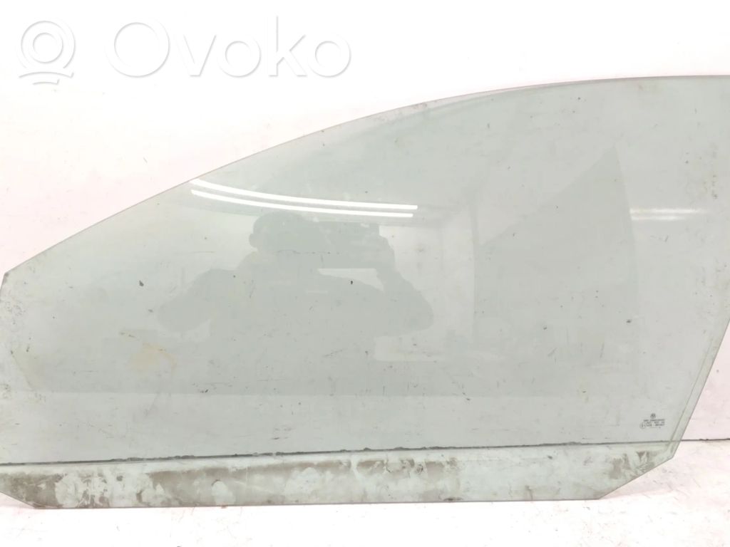 Volkswagen Golf V Front door window glass four-door 