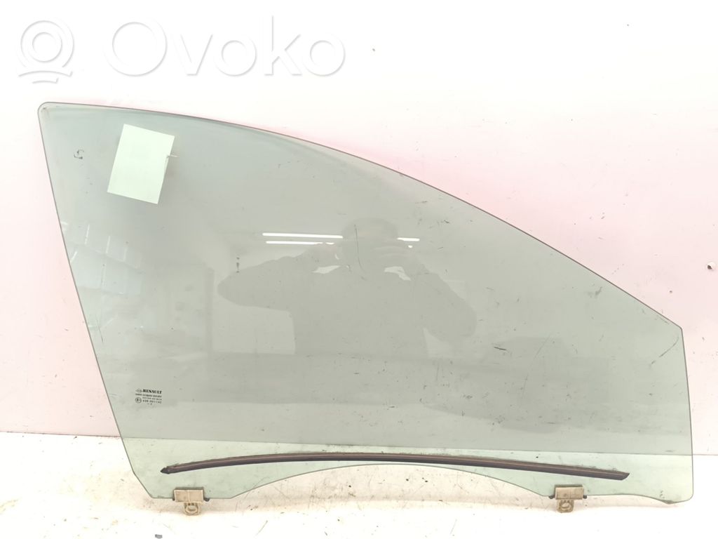 Renault Megane III Front door window glass four-door 