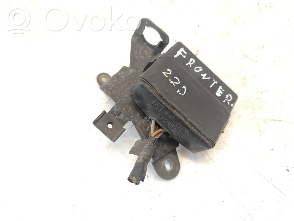 Opel Frontera B Fuel pump relay 