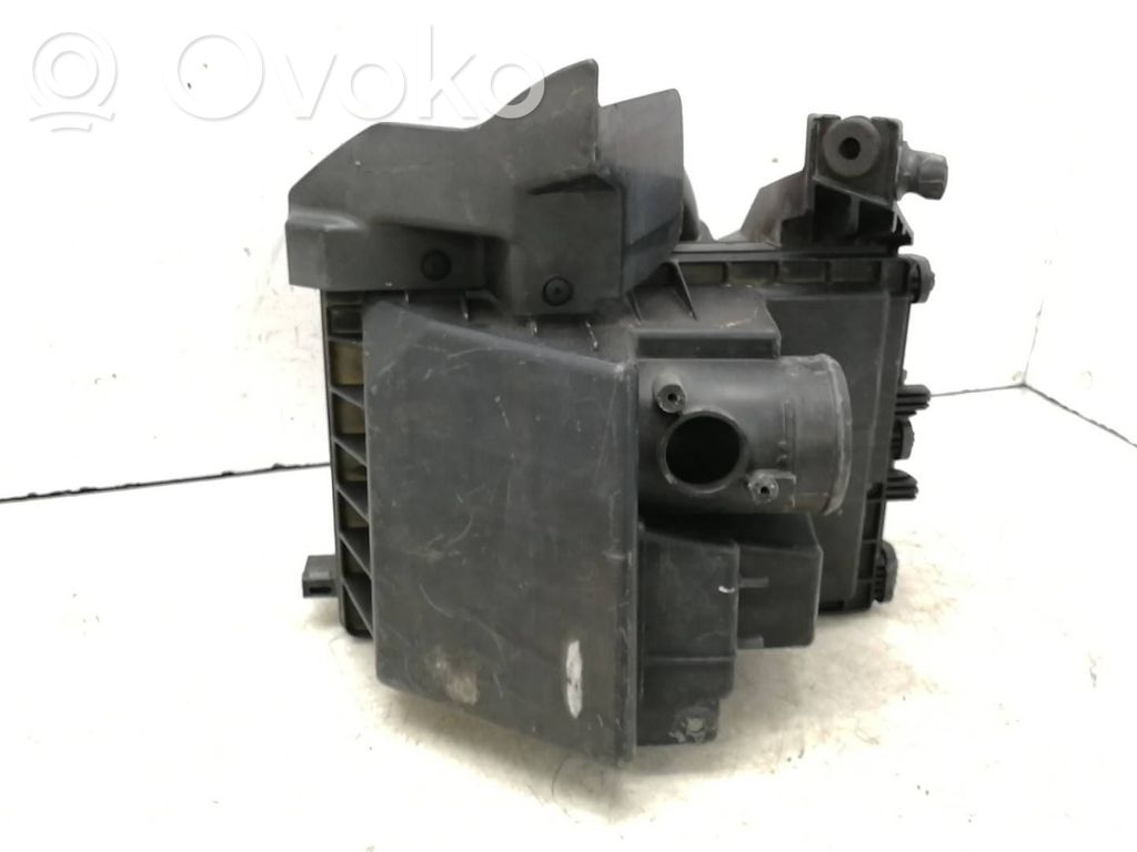 Mazda 5 Air filter box 
