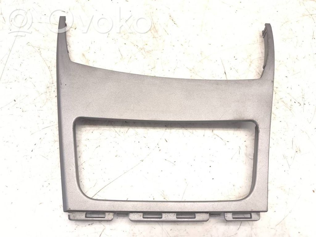 Dashboard glove box trim   7129141