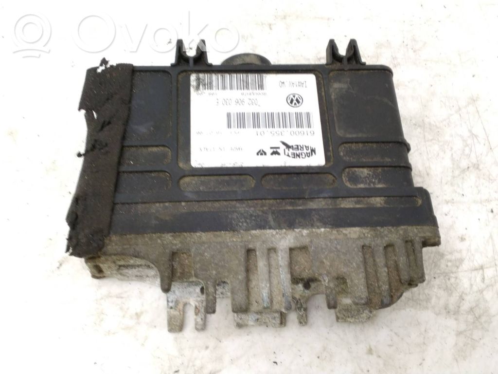 Volkswagen Polo III 6N 6N2 6NF Moottorin ohjainlaite/moduuli 