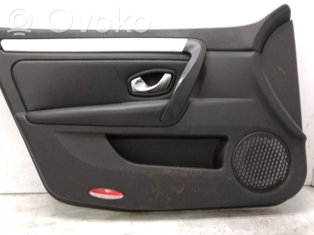Renault Laguna III Priekšējo durvju apdare 