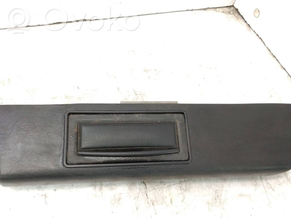 Cenicero de la puerta trasera