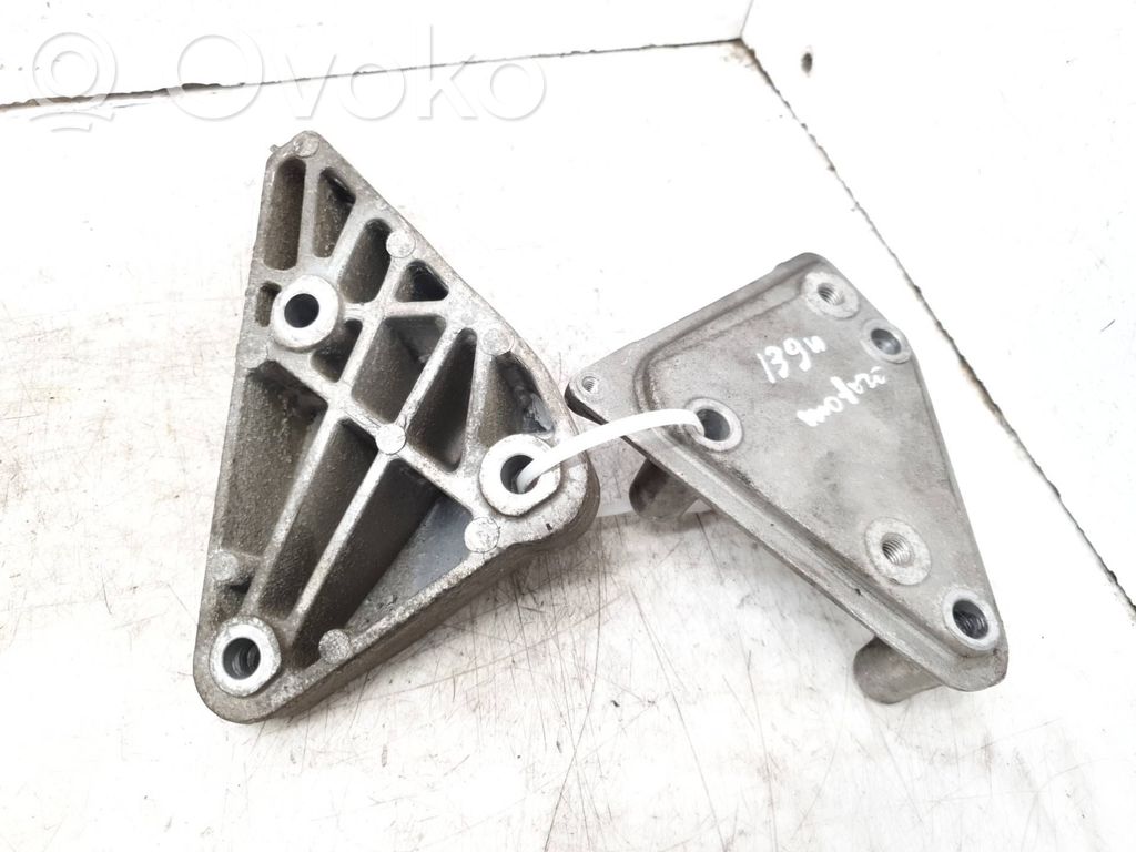 Engine mounting bracket   13248509