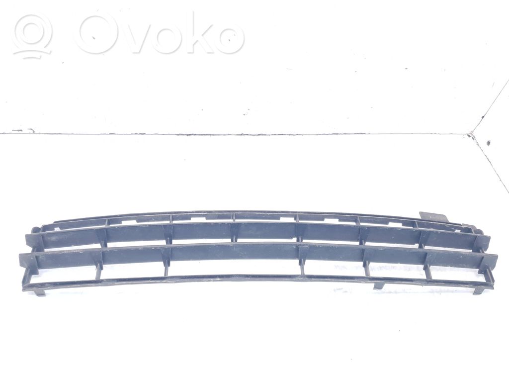 Citroen C5 Etupuskurin alempi jäähdytinsäleikkö 