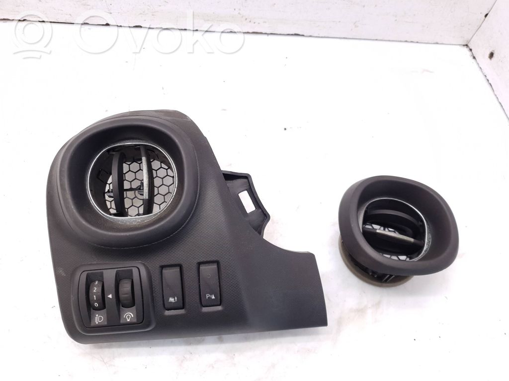 Renault Trafic III (X82) Grilă ventilație/ramă laterală bord 