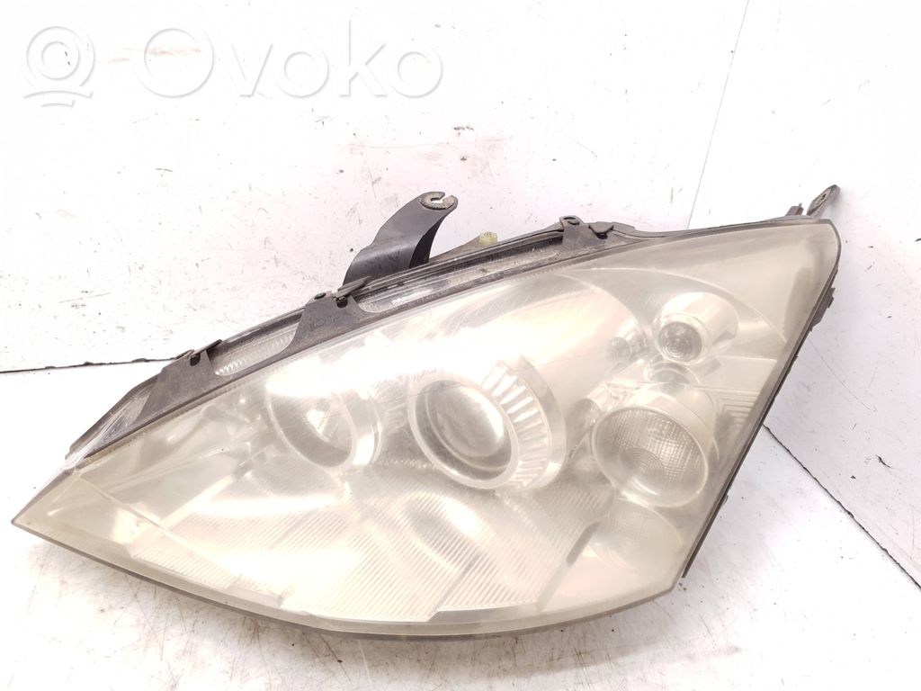 Ford Focus Lampa przednia