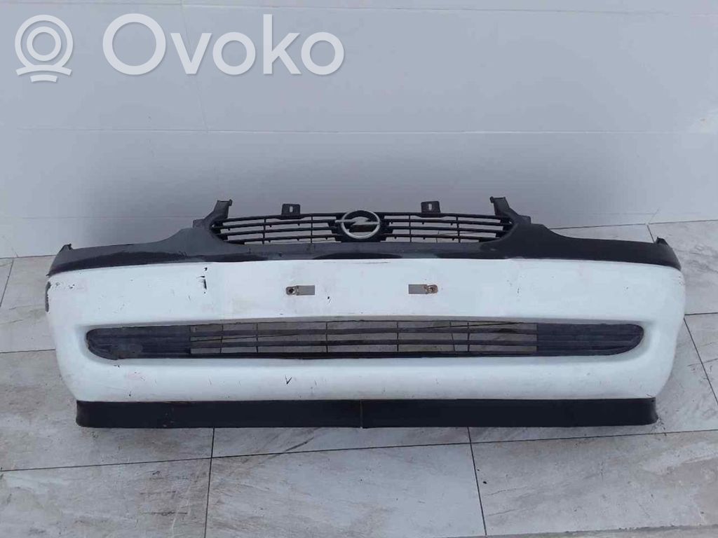 Opel Corsa B Parachoques delantero 
