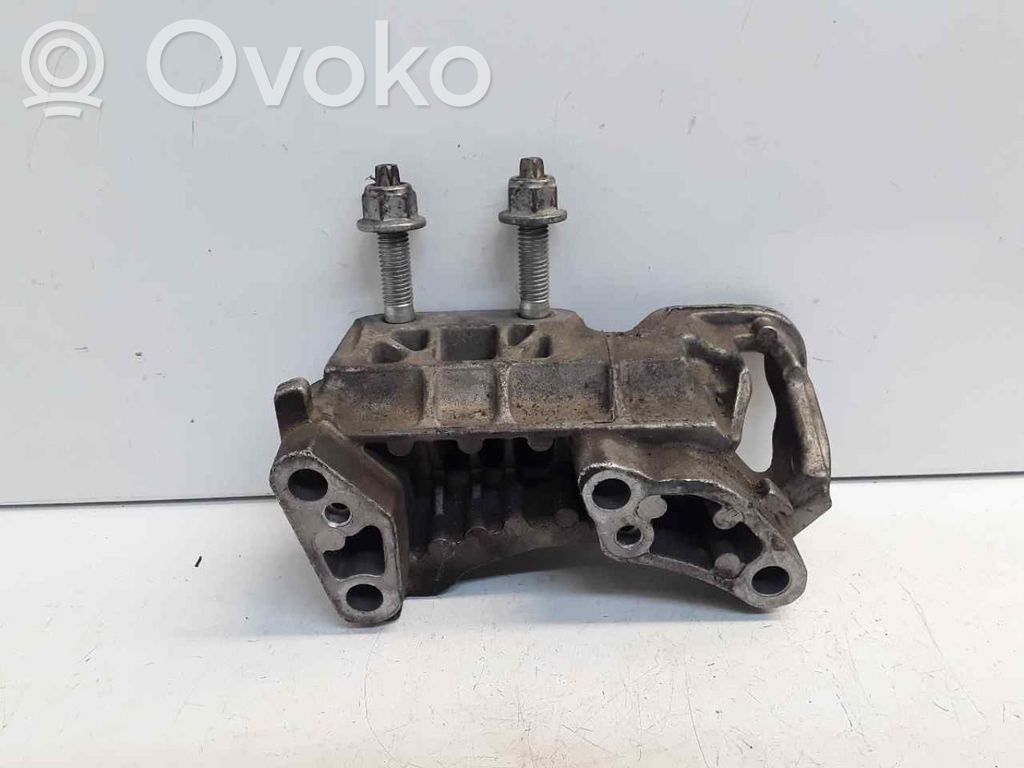Ford Focus Engine mount bracket 