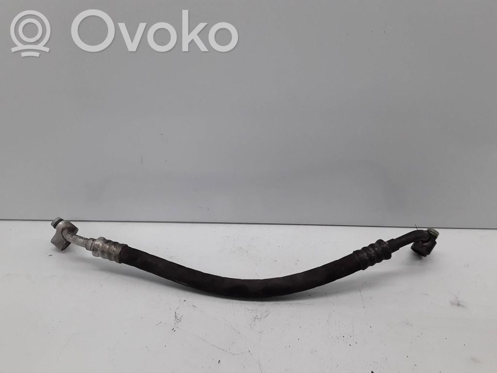 Ilmastointilaitteen putki (A/C)   8364994