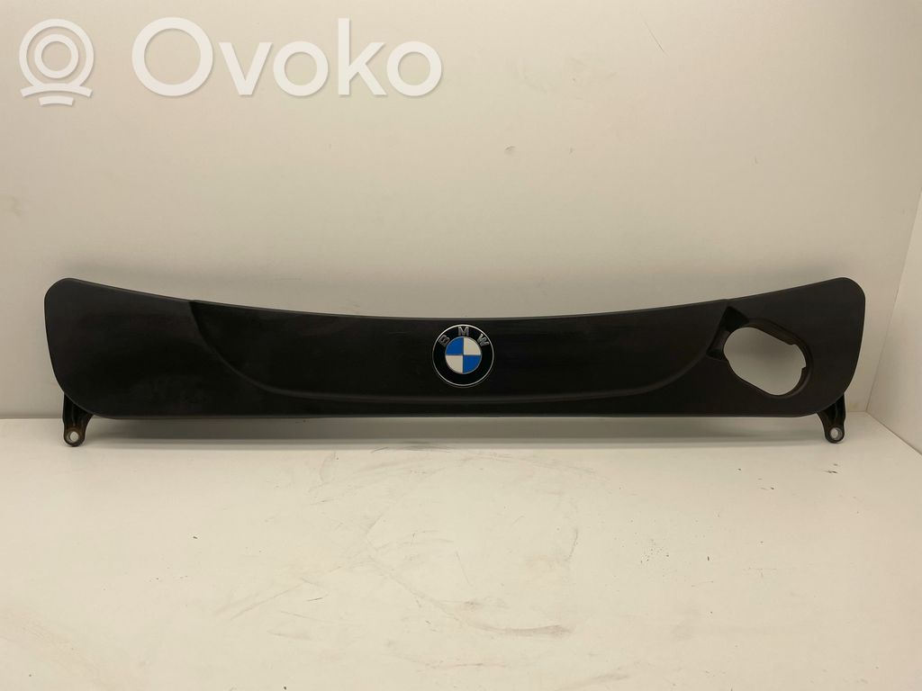 BMW 5 E60 E61 Variklio dangtis (apdaila) 
