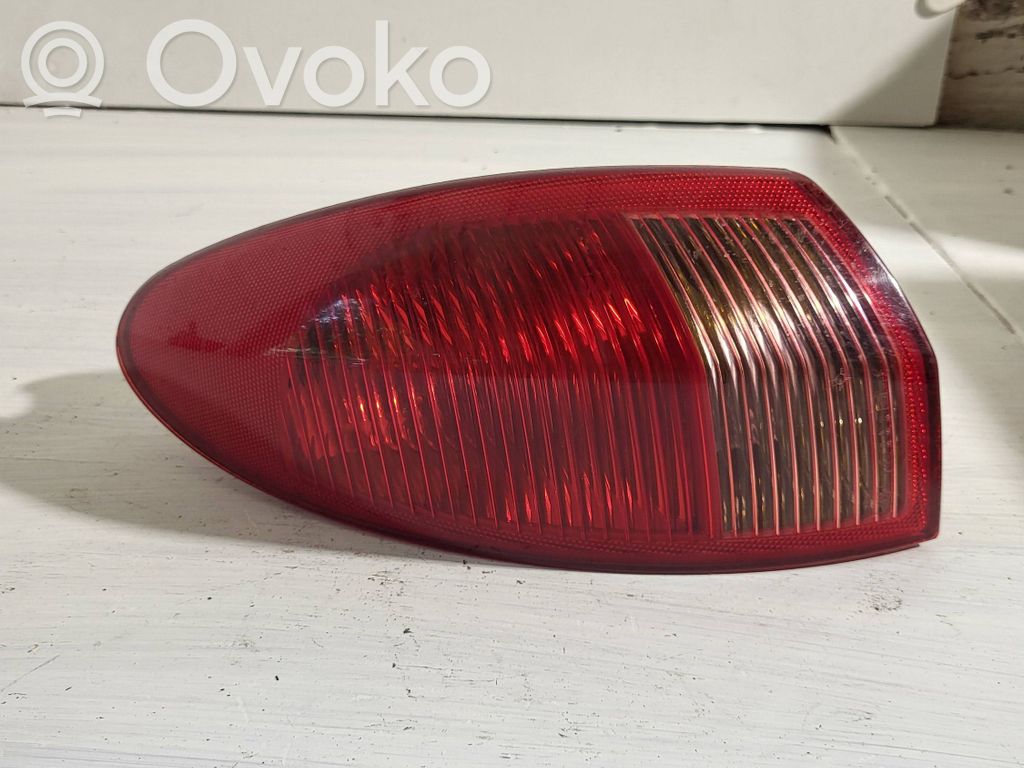 Alfa Romeo 147 Aizmugurējais lukturis virsbūvē 
