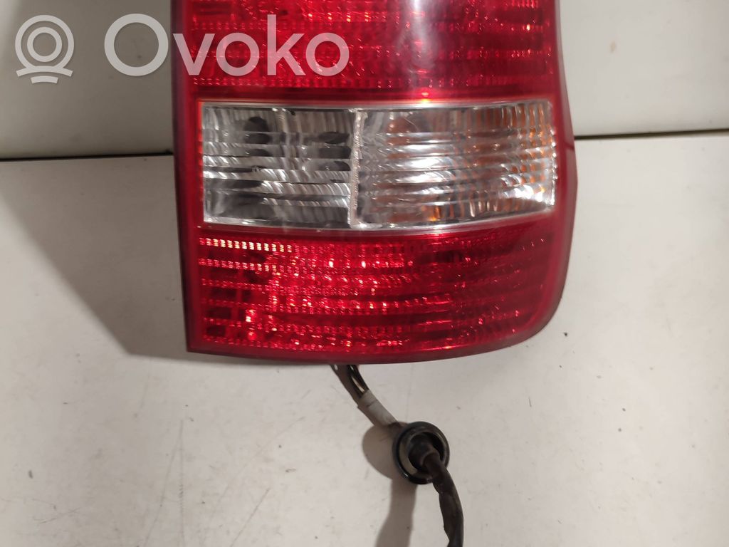 KIA Carnival Задний фонарь в кузове 