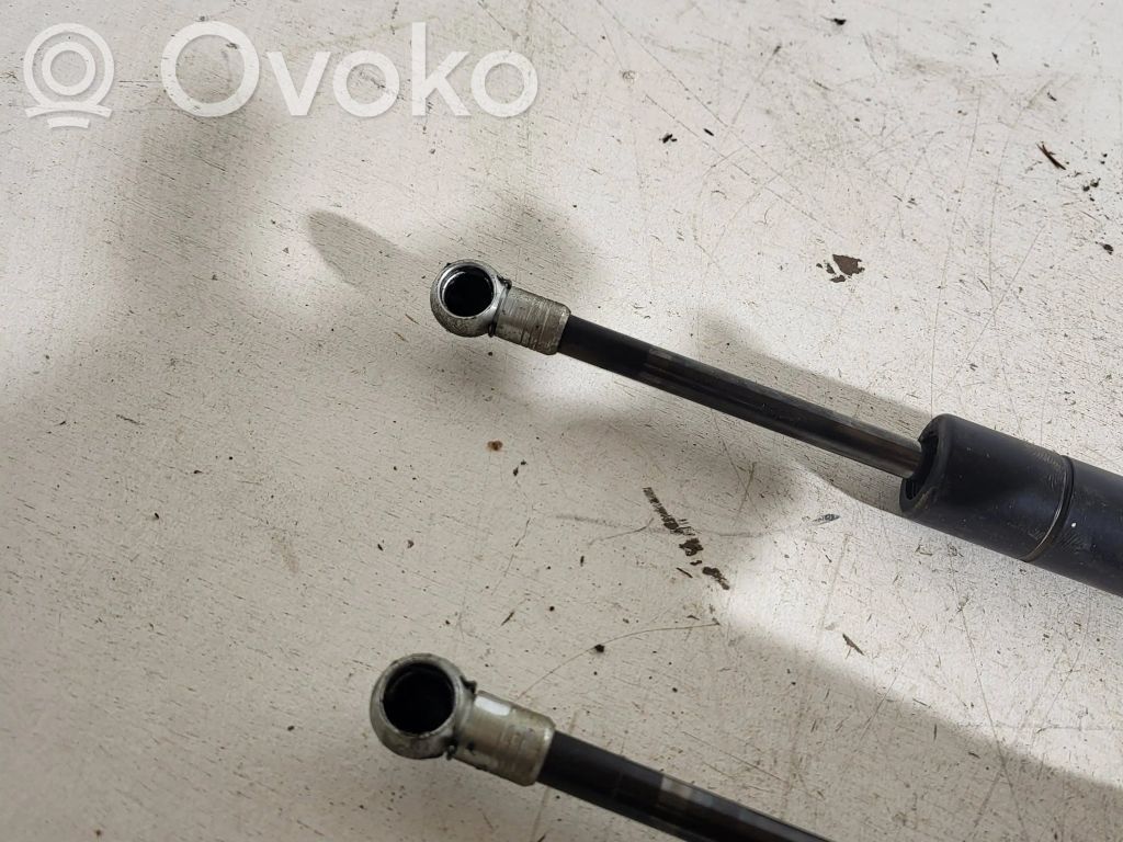 Volvo V70 Tailgate/trunk strut/damper 
