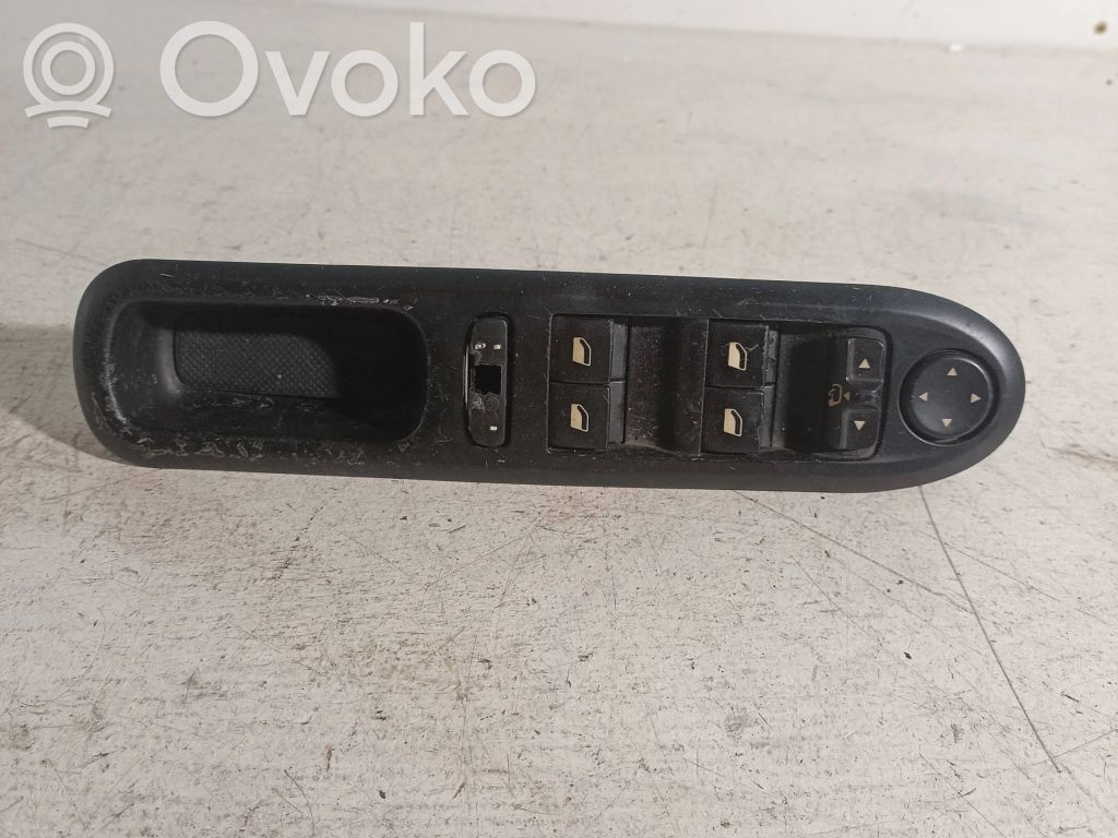 Peugeot 407 Electric window control switch 