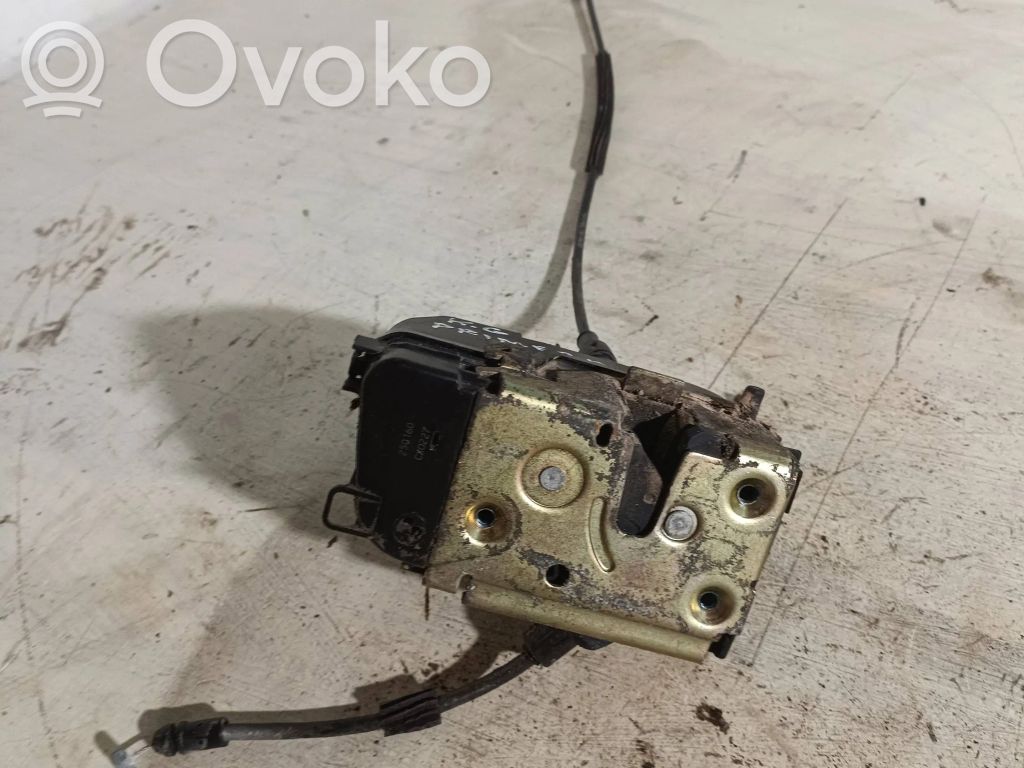 Nissan Primera Zamek drzwi tylnych 