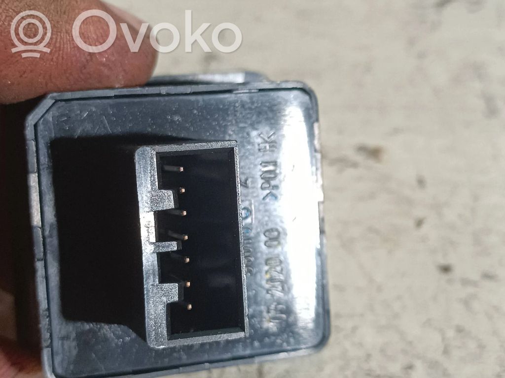 Wing mirror switch   MRR0R