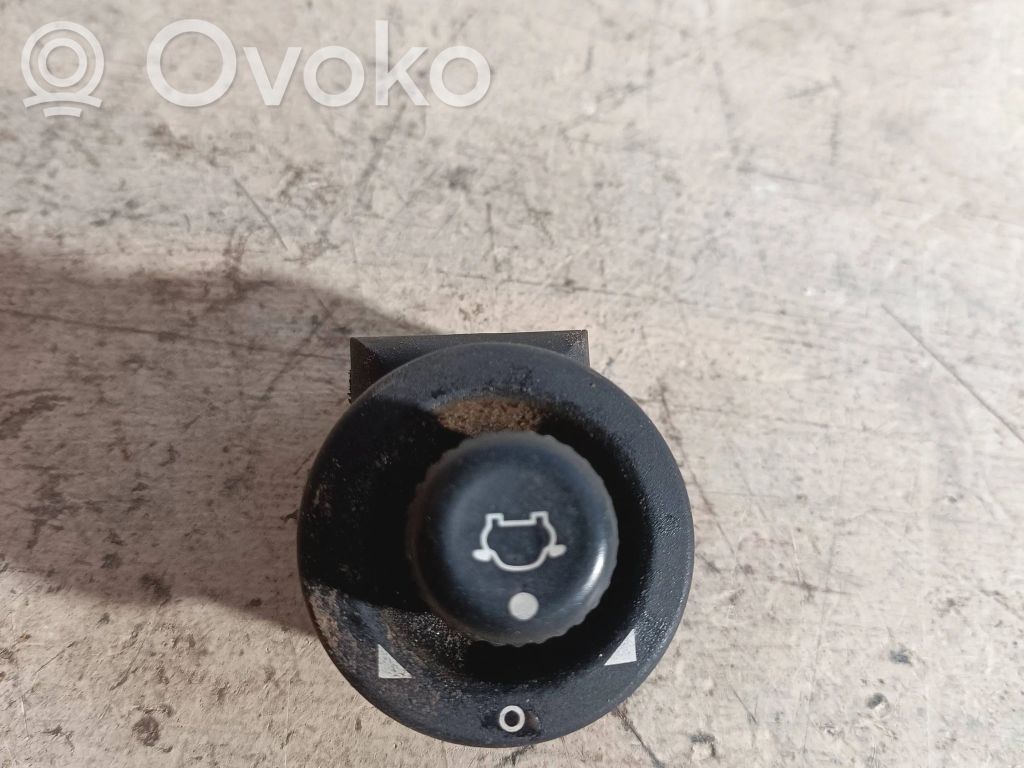 Wing mirror switch   93BG17B676BB,K806X