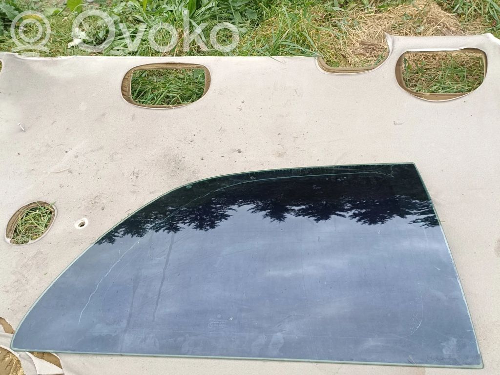 Chrysler Voyager Rear side window 