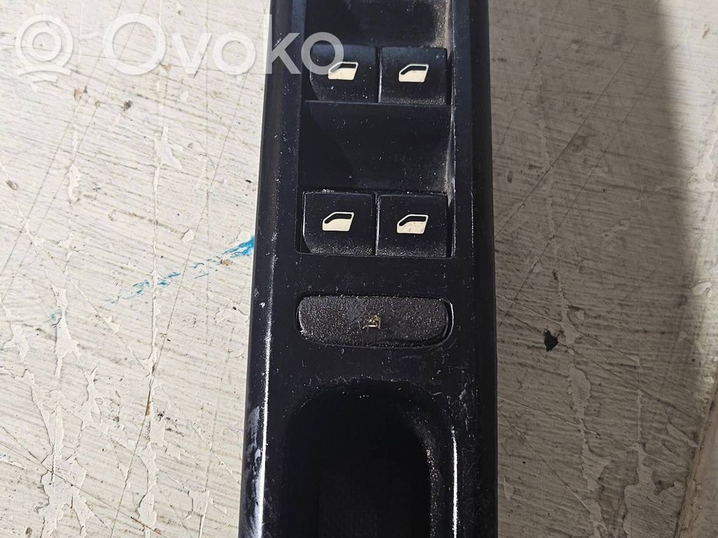Peugeot 407 Electric window control switch 
