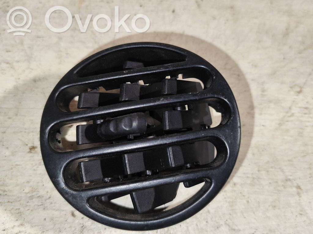 Renault Kangoo I Kojelaudan sivutuuletussuuttimen kehys 