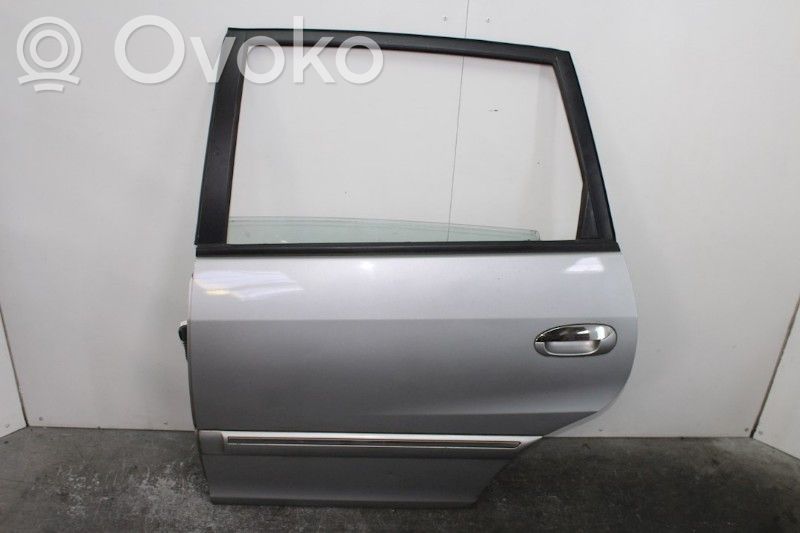 KIA Carens I Puerta trasera