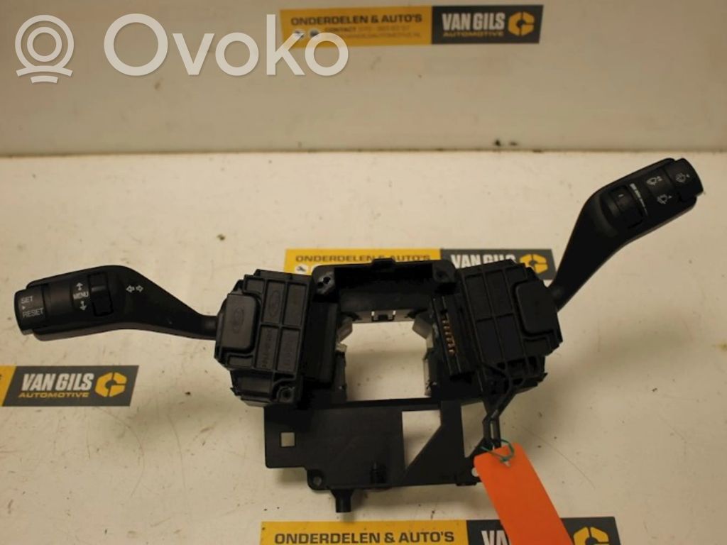 Ford Focus Butoane/comutatoare pe volan 