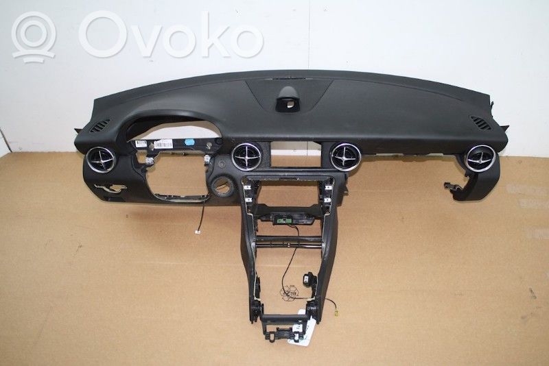 Mercedes-Benz SLK R172 Bord