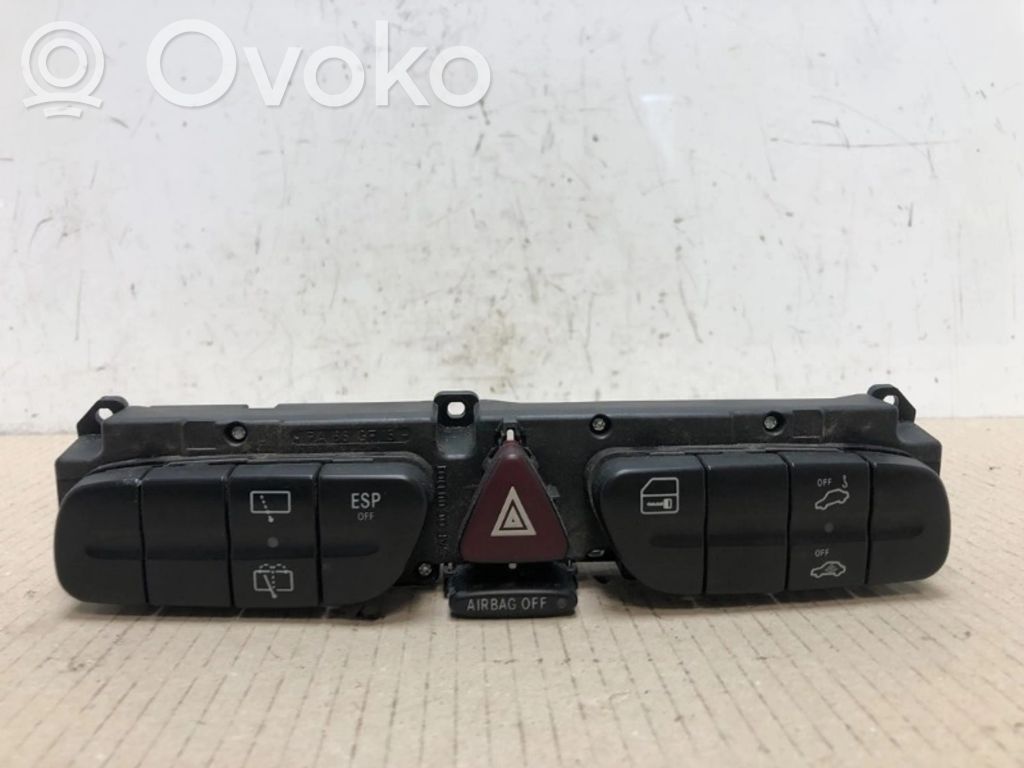 Mercedes-Benz C W203 Interruttore luci di emergenza