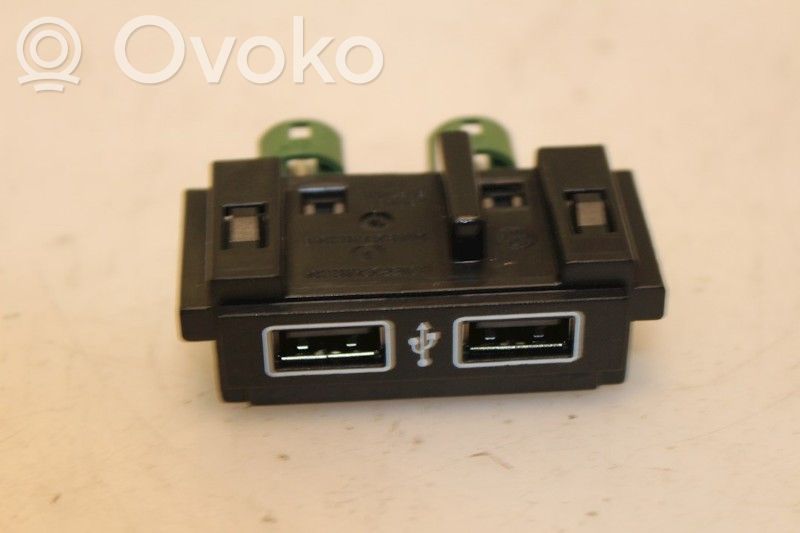 Volkswagen T-Roc Enchufe conector entrada auxiliar 