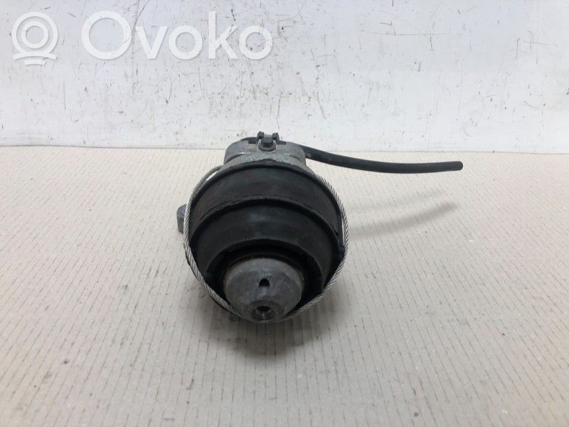 Volvo XC90 Engine mount bracket 