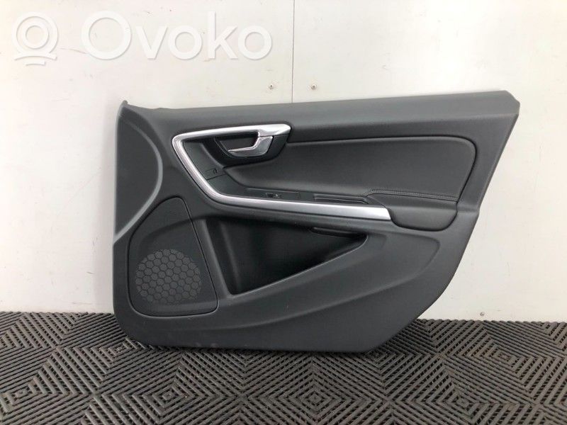 Volvo V60 Обшивка передней двери 