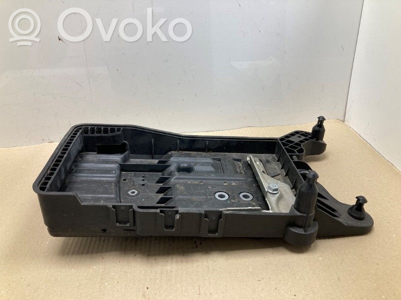 Audi Q3 F3 Bandeja para la caja de la batería