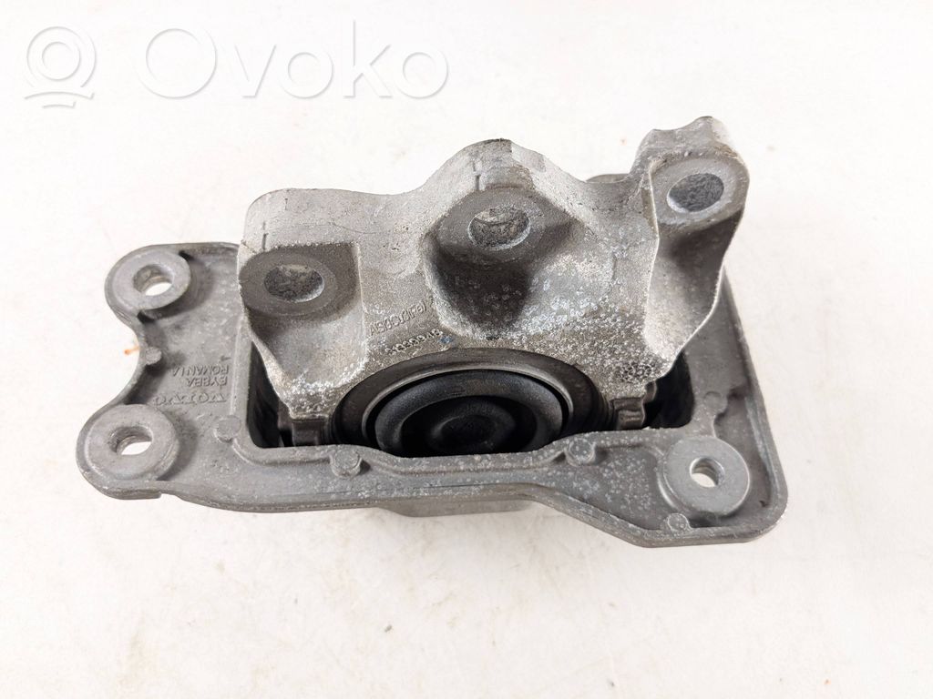 Volvo XC90 Engine mount bracket 