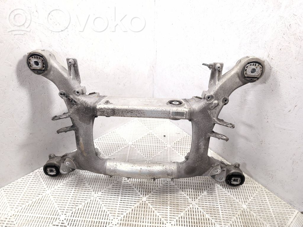 BMW 8 G15 Galinis traversas 
