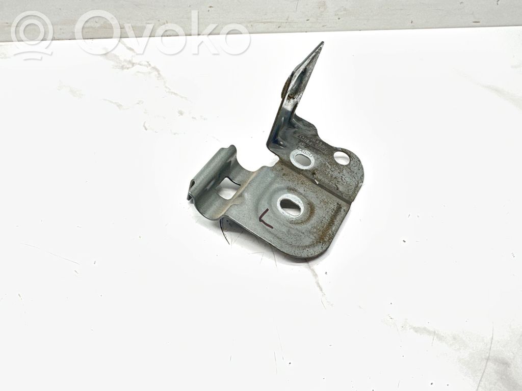 Audi Q7 4M Fender mounting bracket 