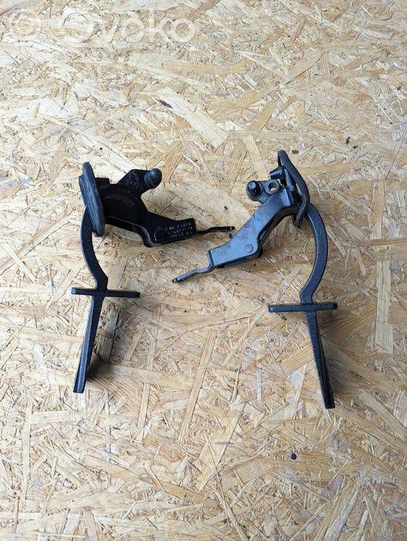 Volvo V70 Tailgate/trunk/boot hinge 