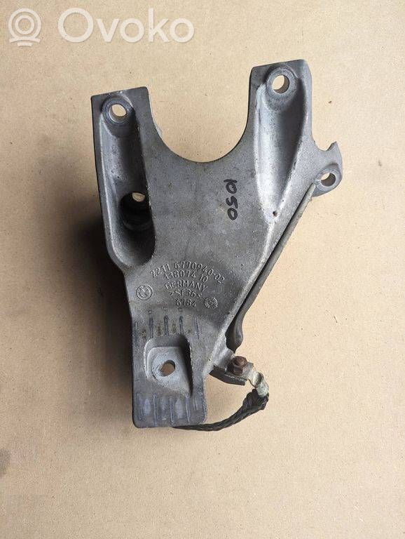 BMW 5 E60 E61 Engine mounting bracket 