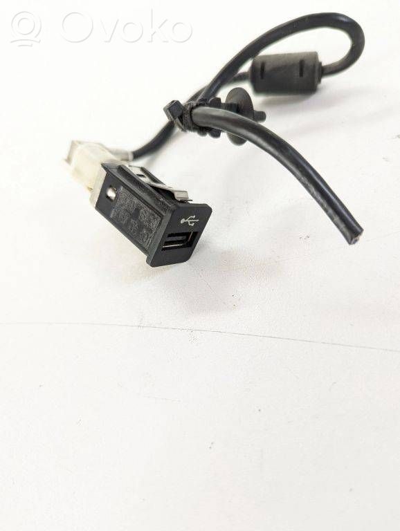 BMW 5 F10 F11 USB socket connector 