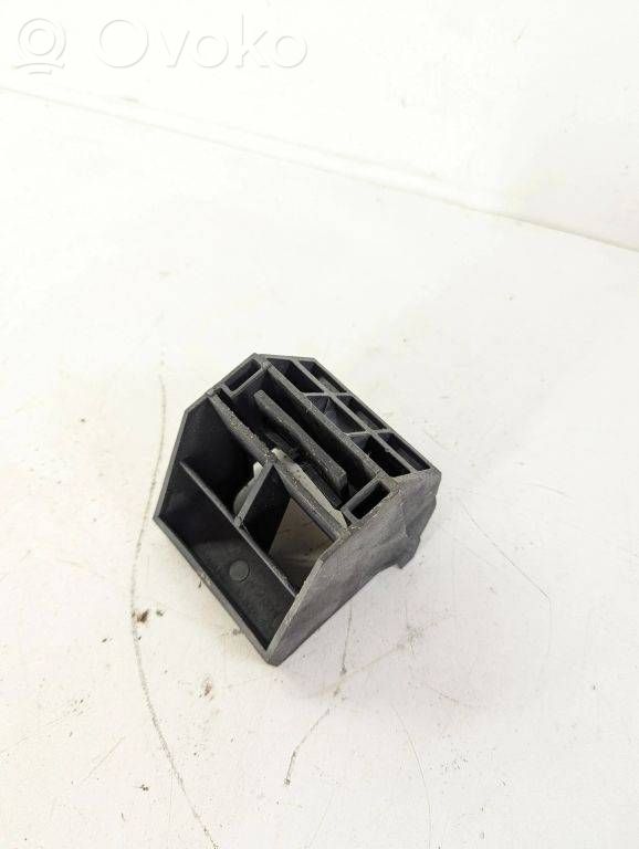 Radiator mount bracket   7542517
