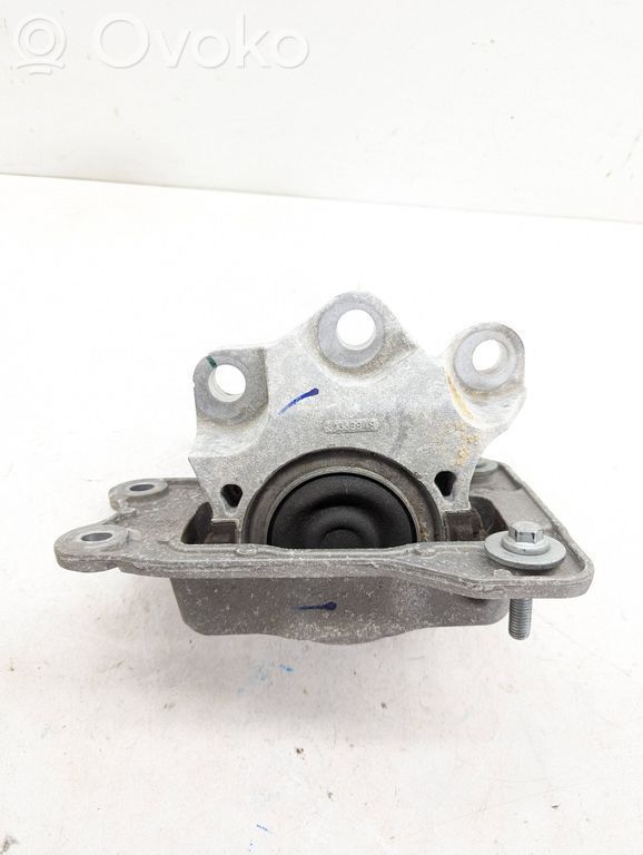 Volvo XC90 Engine mount bracket 