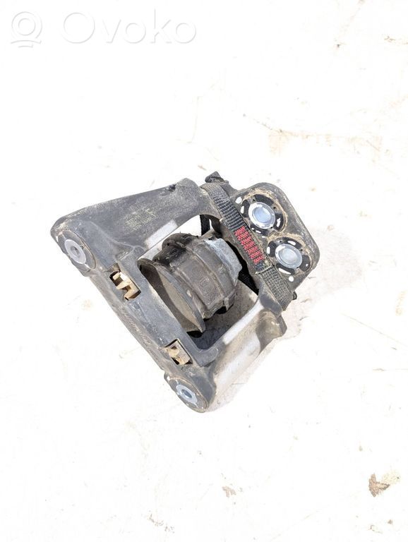 Volvo V60 Engine mount bracket 