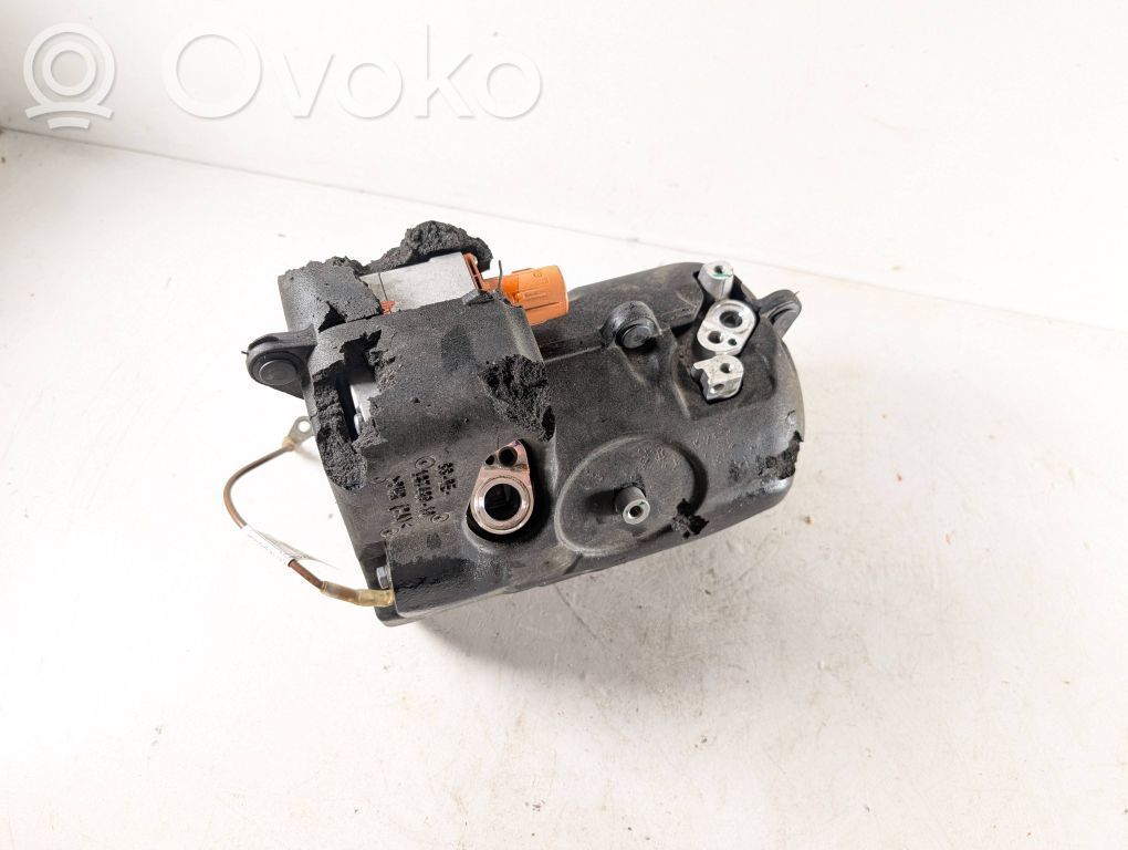 BMW 7 G70 Air conditioning (A/C) compressor (pump) 