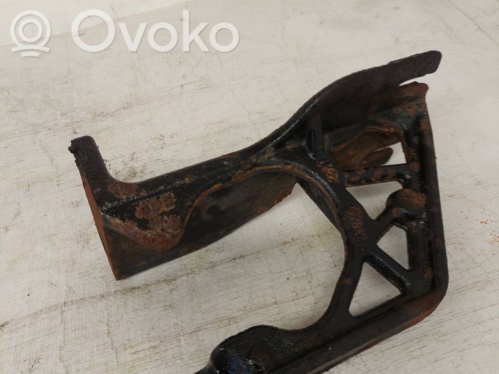 Renault Trafic III (X82) Engine mounting bracket 