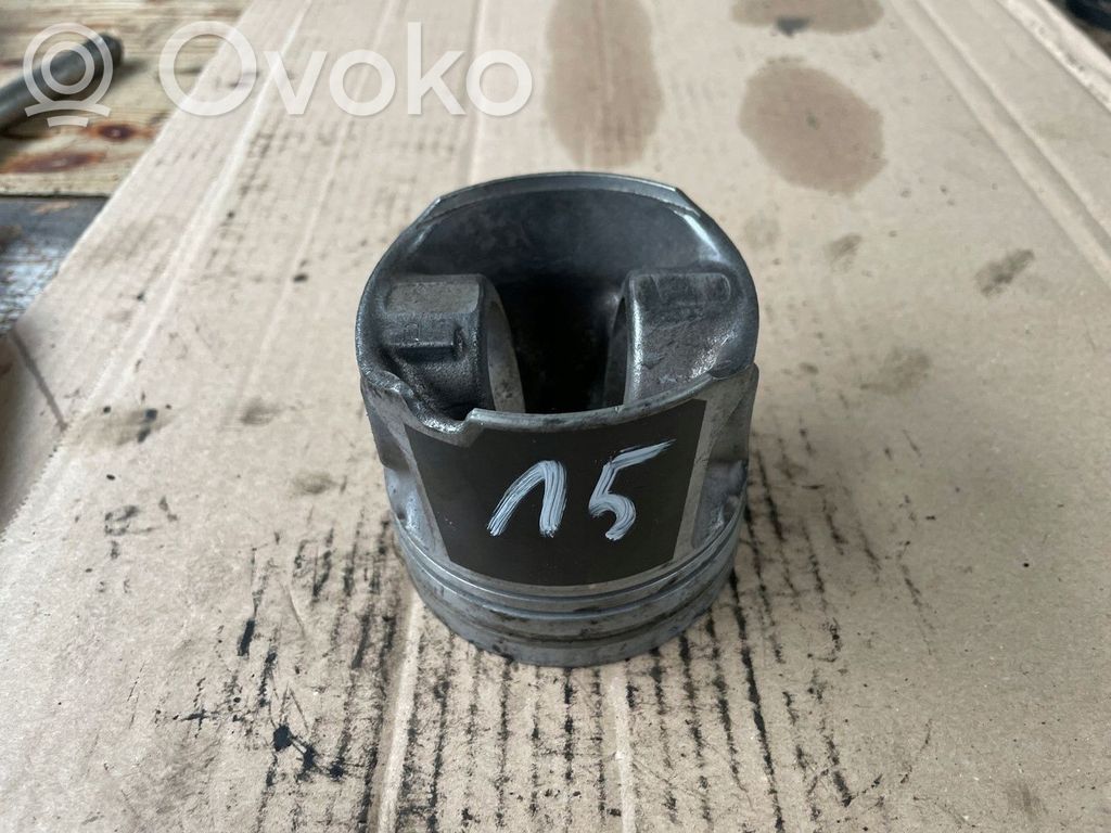 Renault Master III Piston 