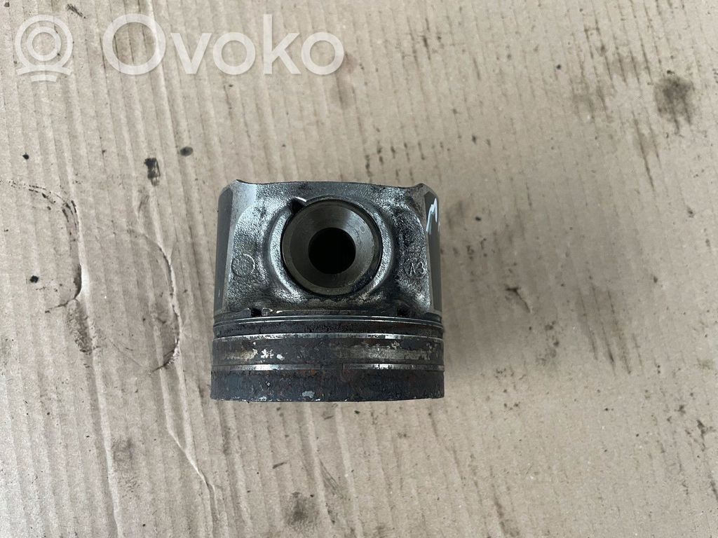 Renault Master III Piston 