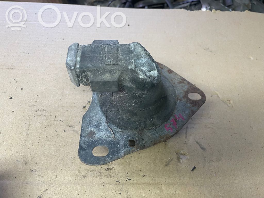 Renault Laguna I Engine mount vacuum valve 